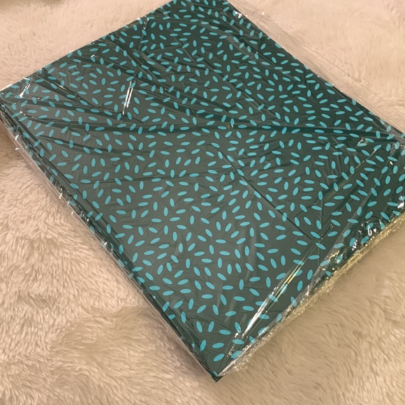 Free with purchase. Wrapping paper - Picture 4 of 5